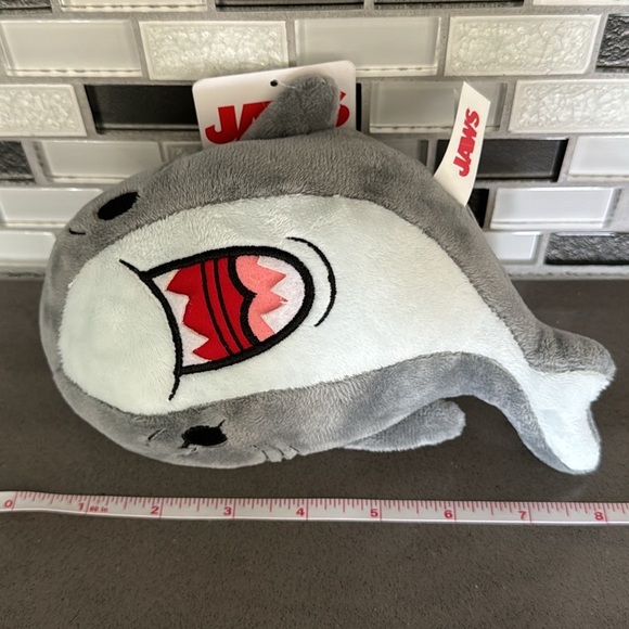 Universal Studios Jaws SHARK Plush Doll Figure / 8โ/ Limited Edition / BRAND NEW - Picture 14 of 14